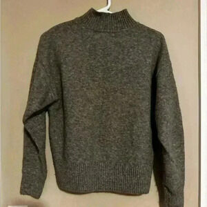 H  & M sweater